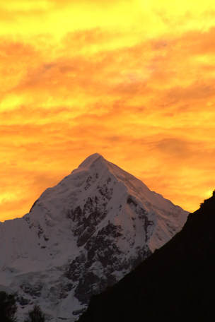 ALTERNATIVE TREKS TO MACHU PICCHU 8 ALTERNATIVE TREKS TO MACHU PICCHU