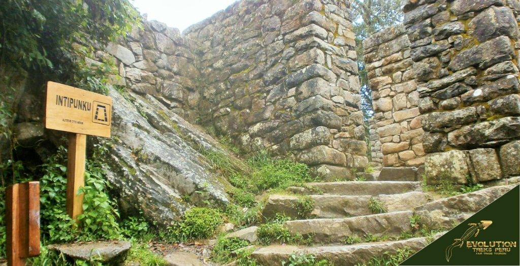 Sun Gate Peru Guide: Tours, Hiking, Maps, Buildings, Facts and History 19 Sun Gate Peru Guide: Tours, Hiking, Maps, Buildings, Facts and History